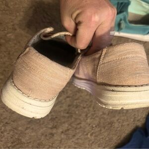 Hey Dude woman’s sz 6